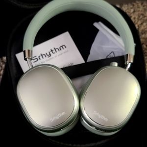 Noise canceling headphones